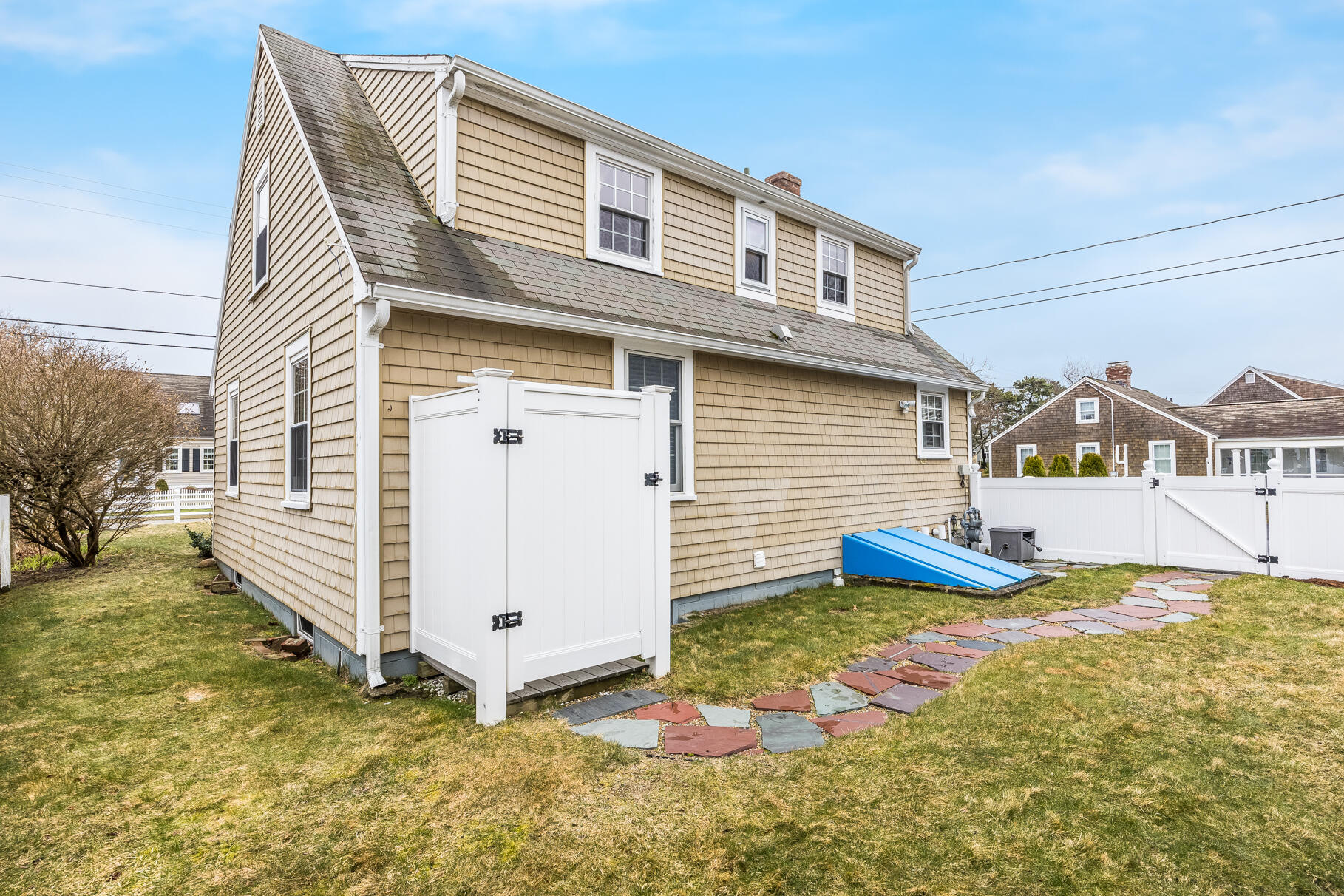 73 Standish Way