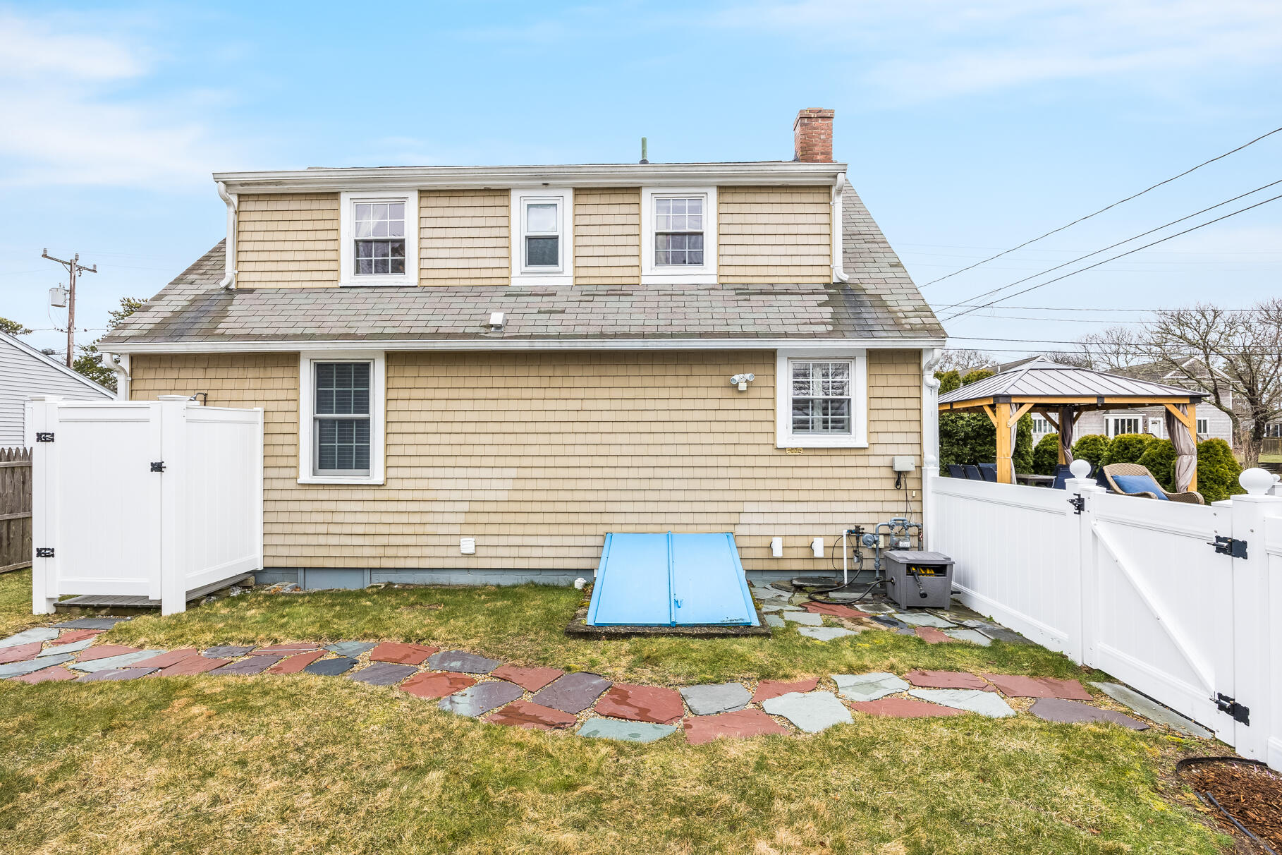 73 Standish Way