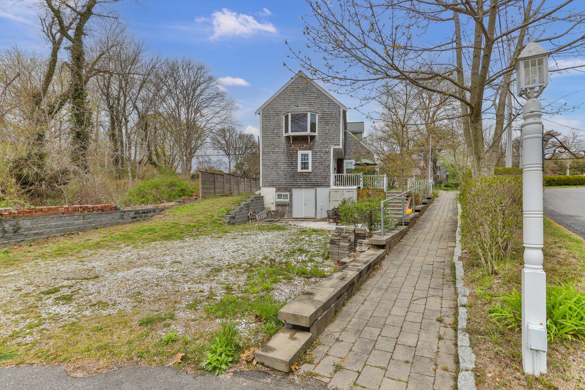 10 Vineyard Avenue