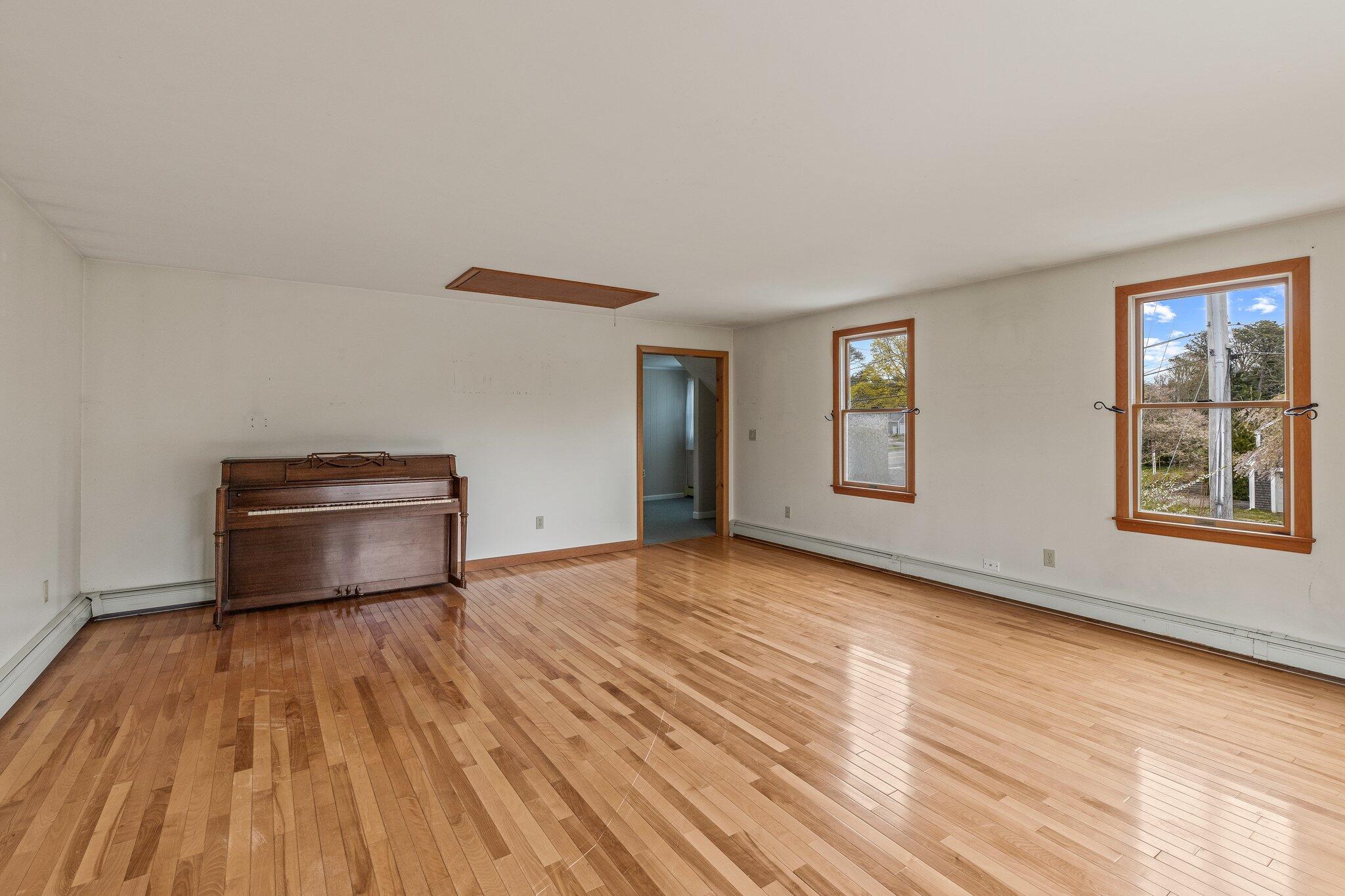 10 Vineyard Avenue