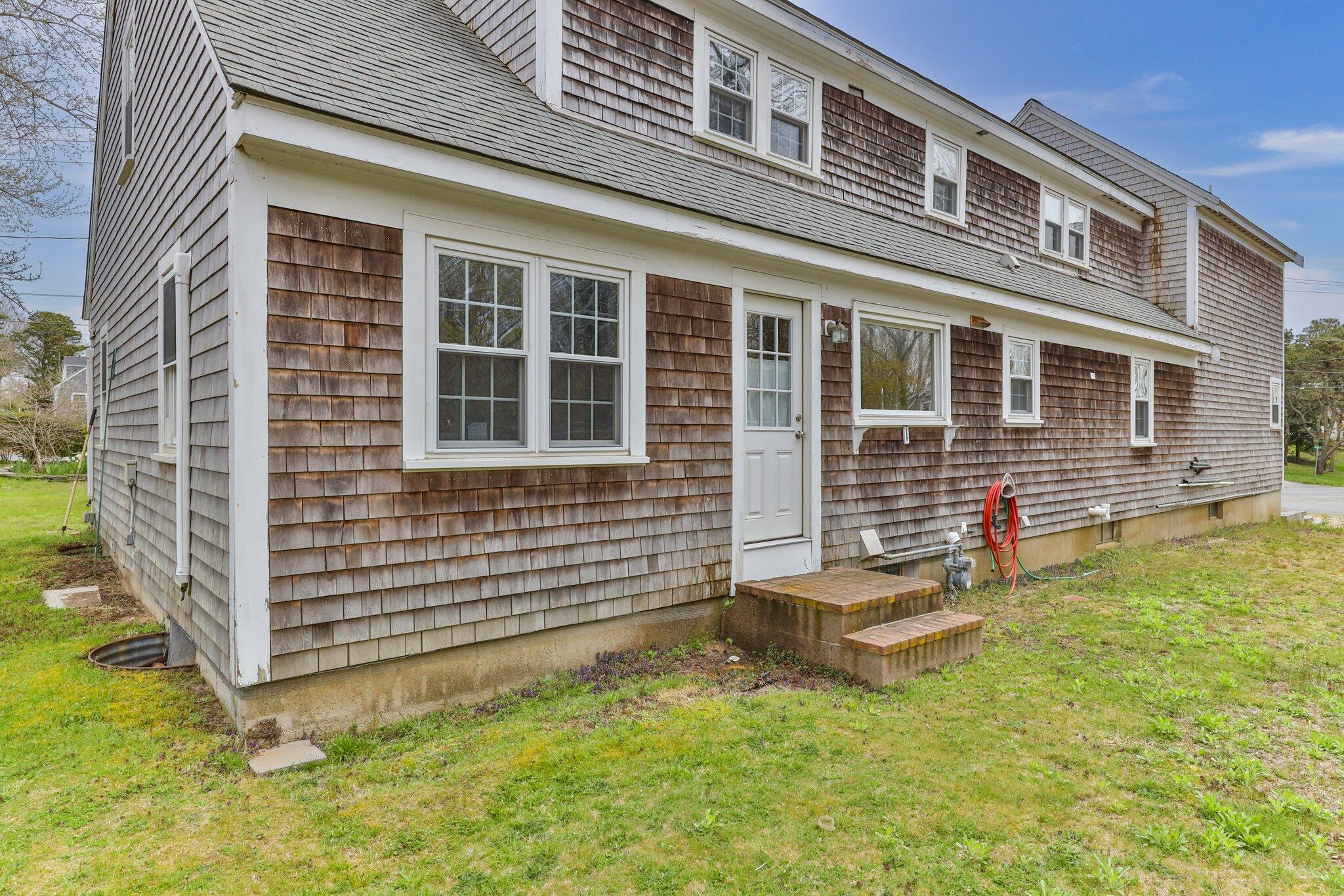 10 Vineyard Avenue