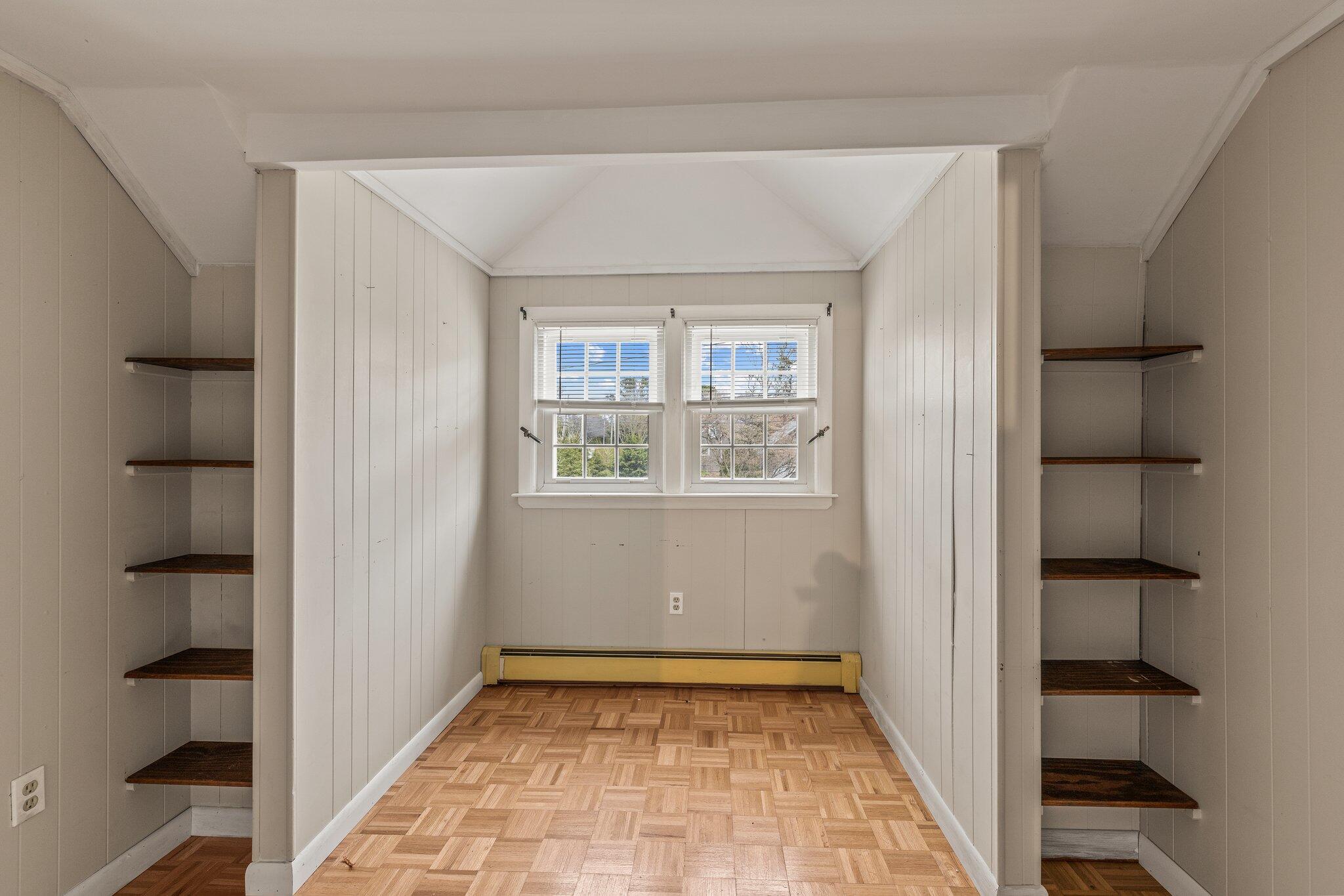 10 Vineyard Avenue