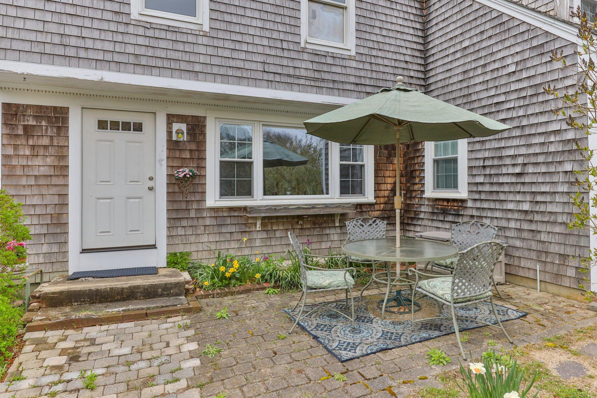 10 Vineyard Avenue