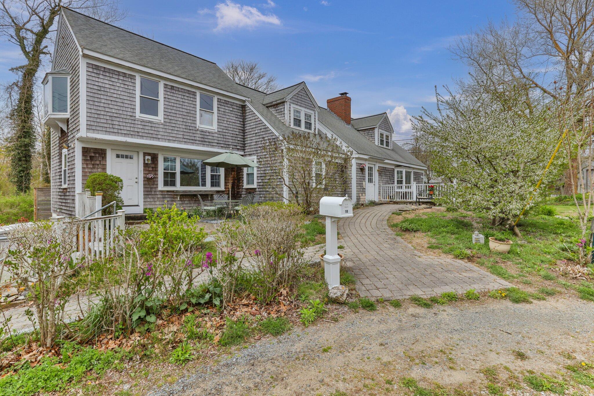 10 Vineyard Avenue