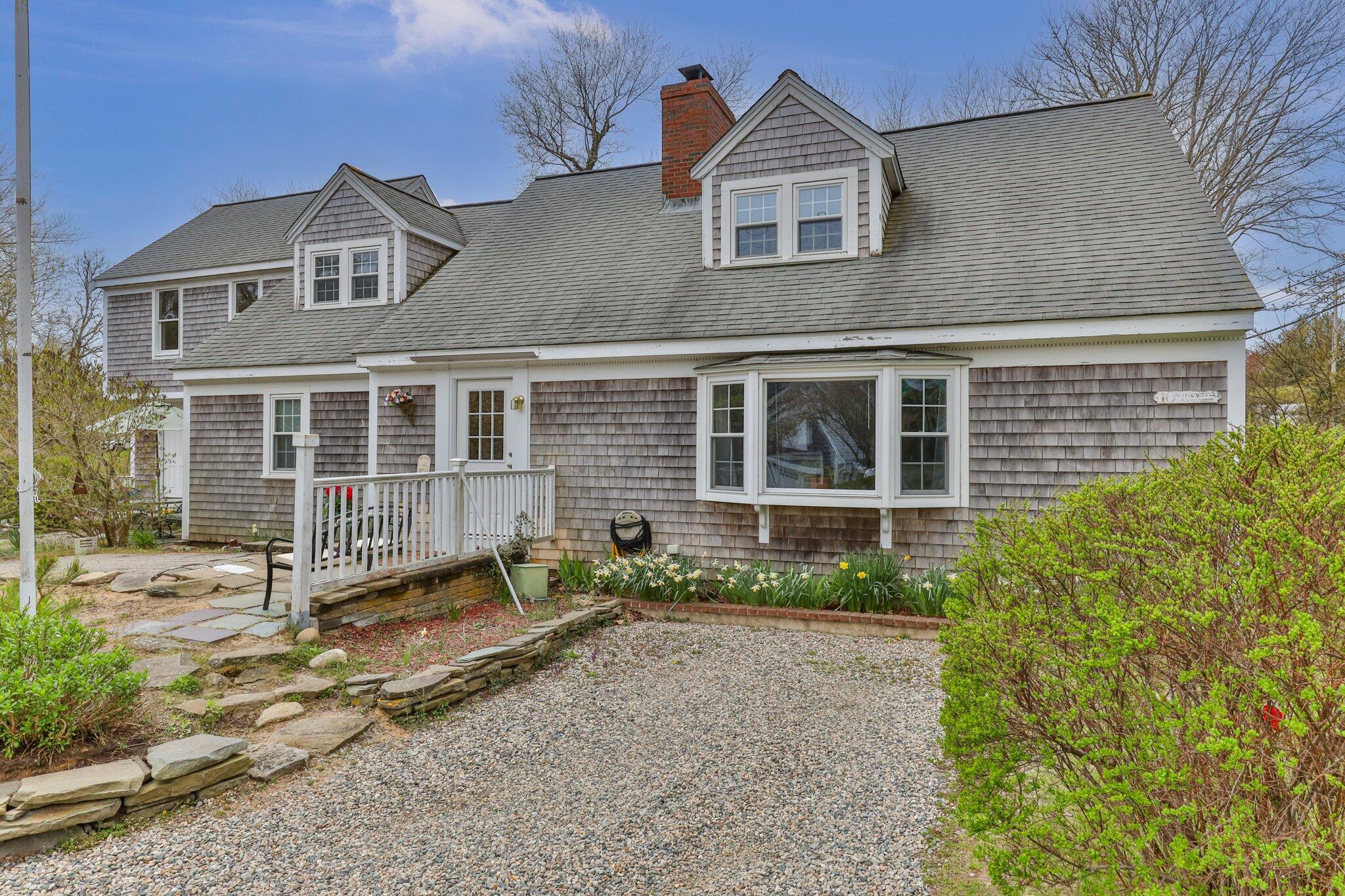 10 Vineyard Avenue
