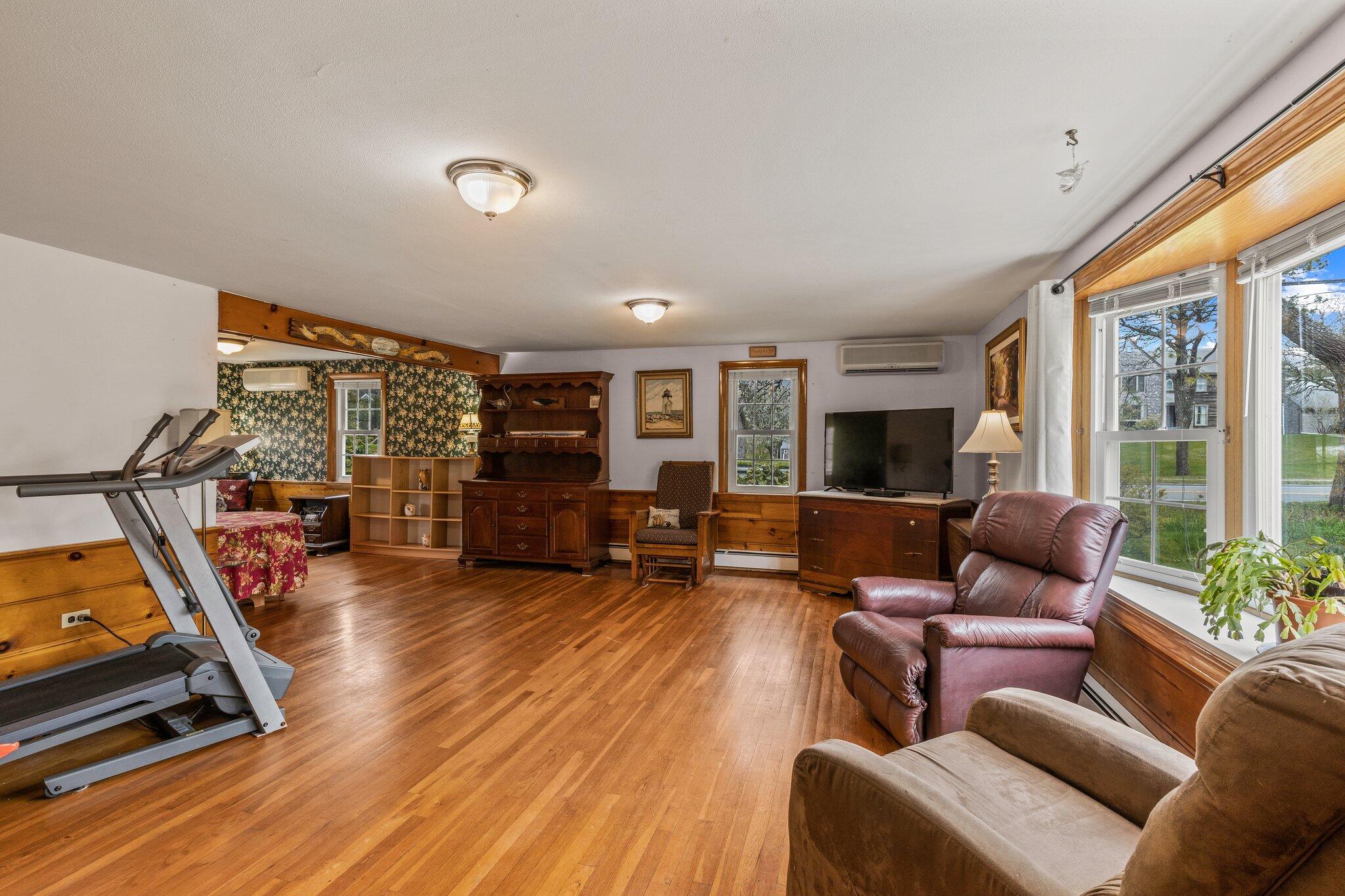 10 Vineyard Avenue