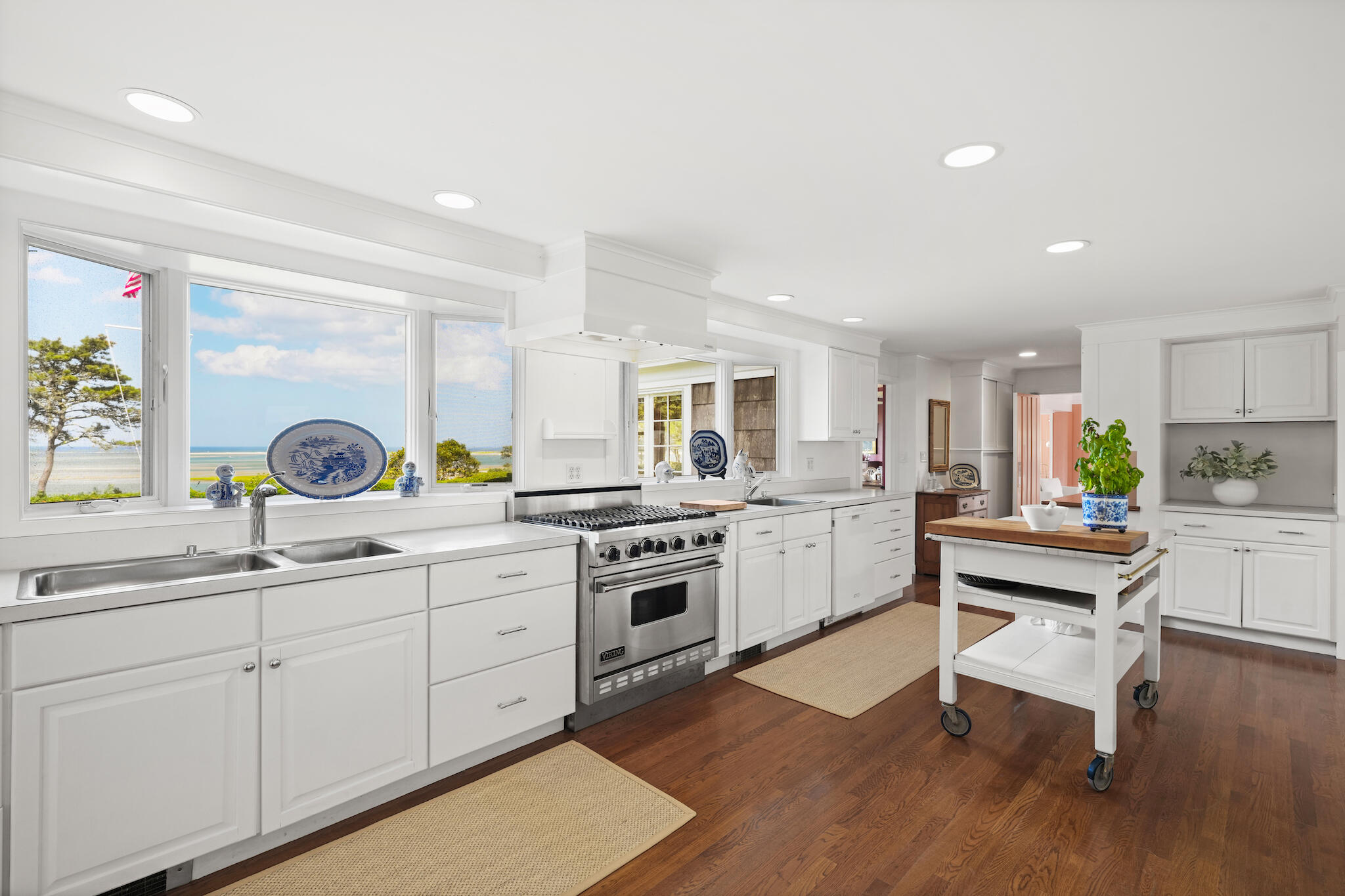 552 Shore Road