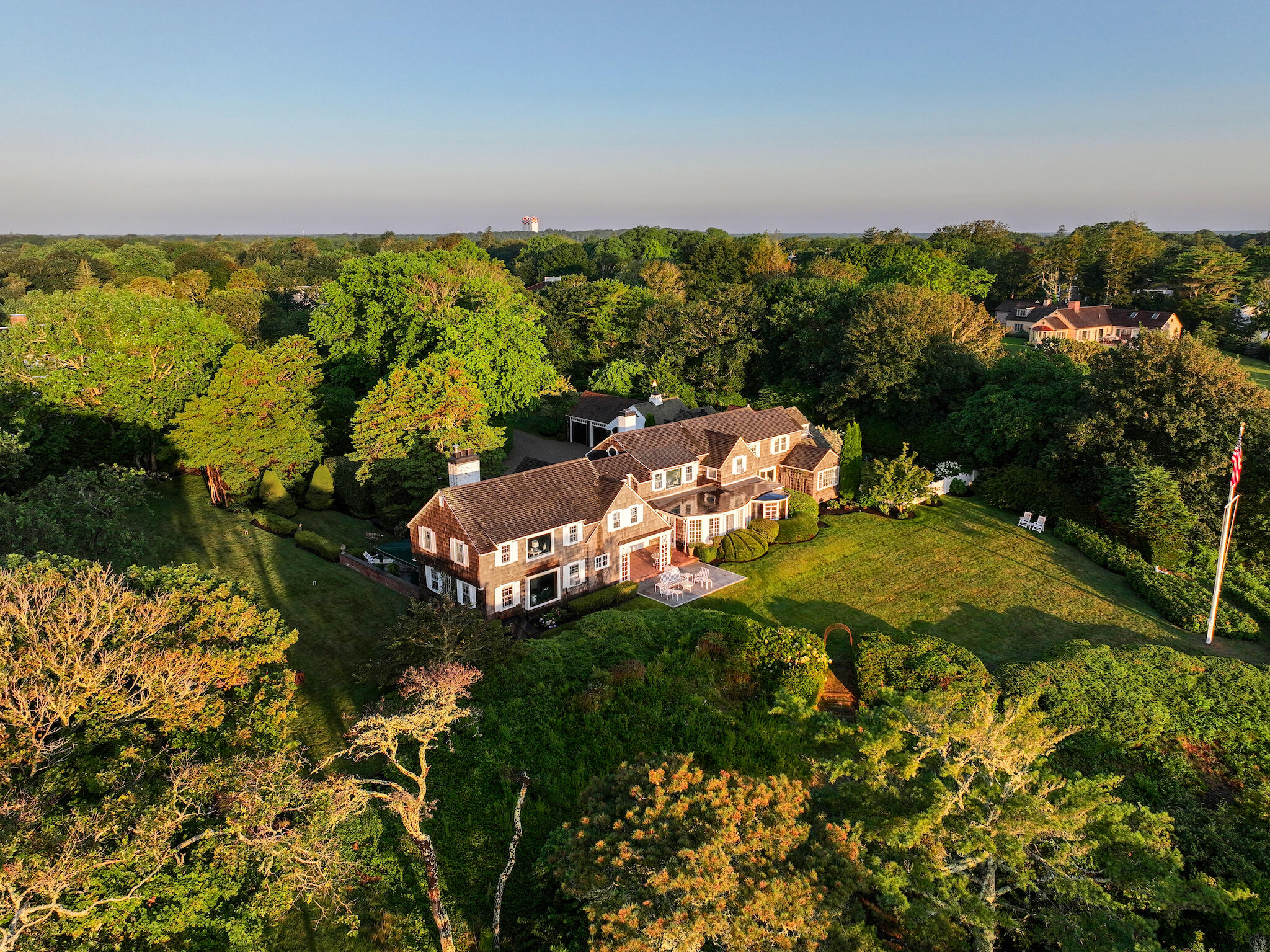 552 Shore Road