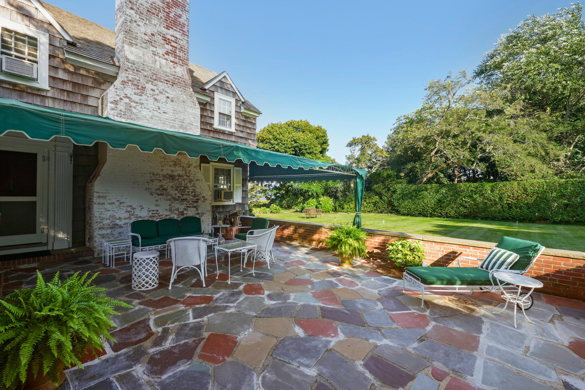 552 Shore Road