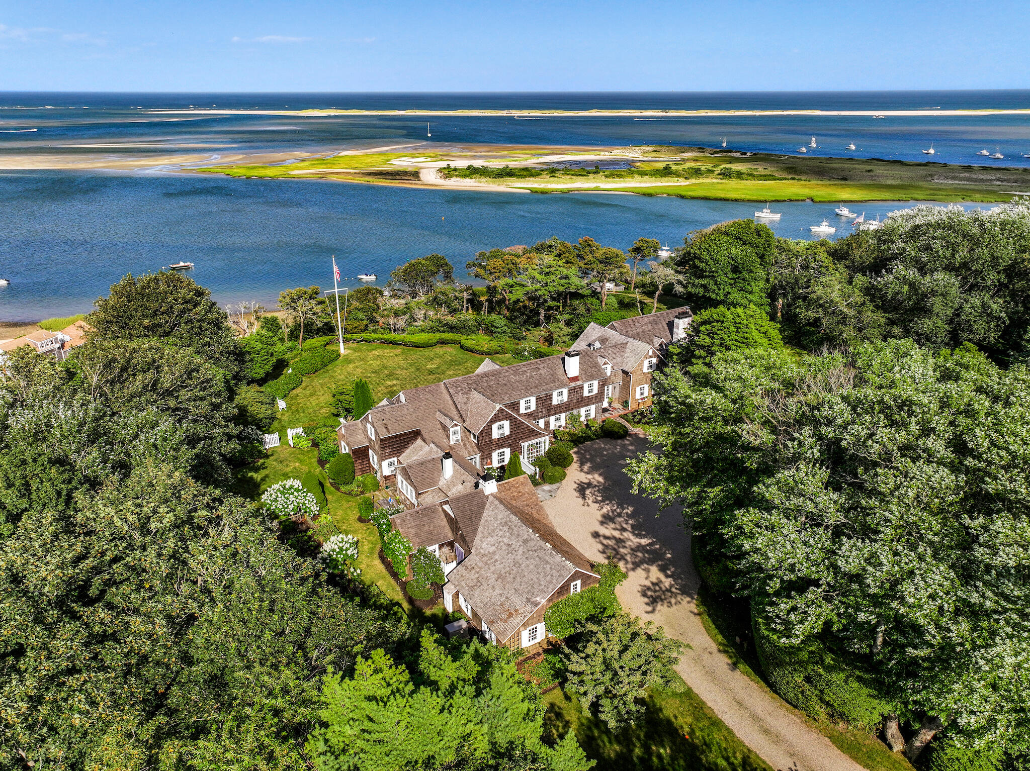 552 Shore Road