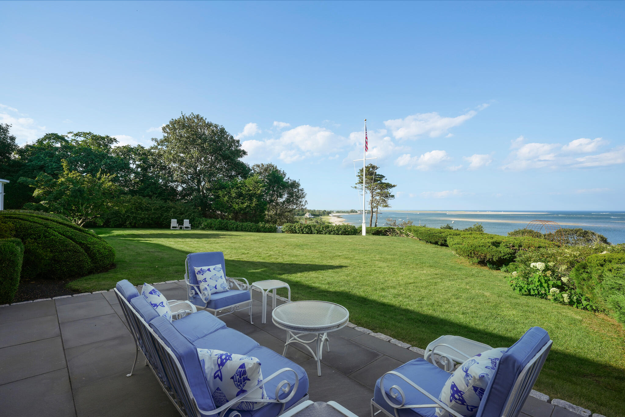 552 Shore Road