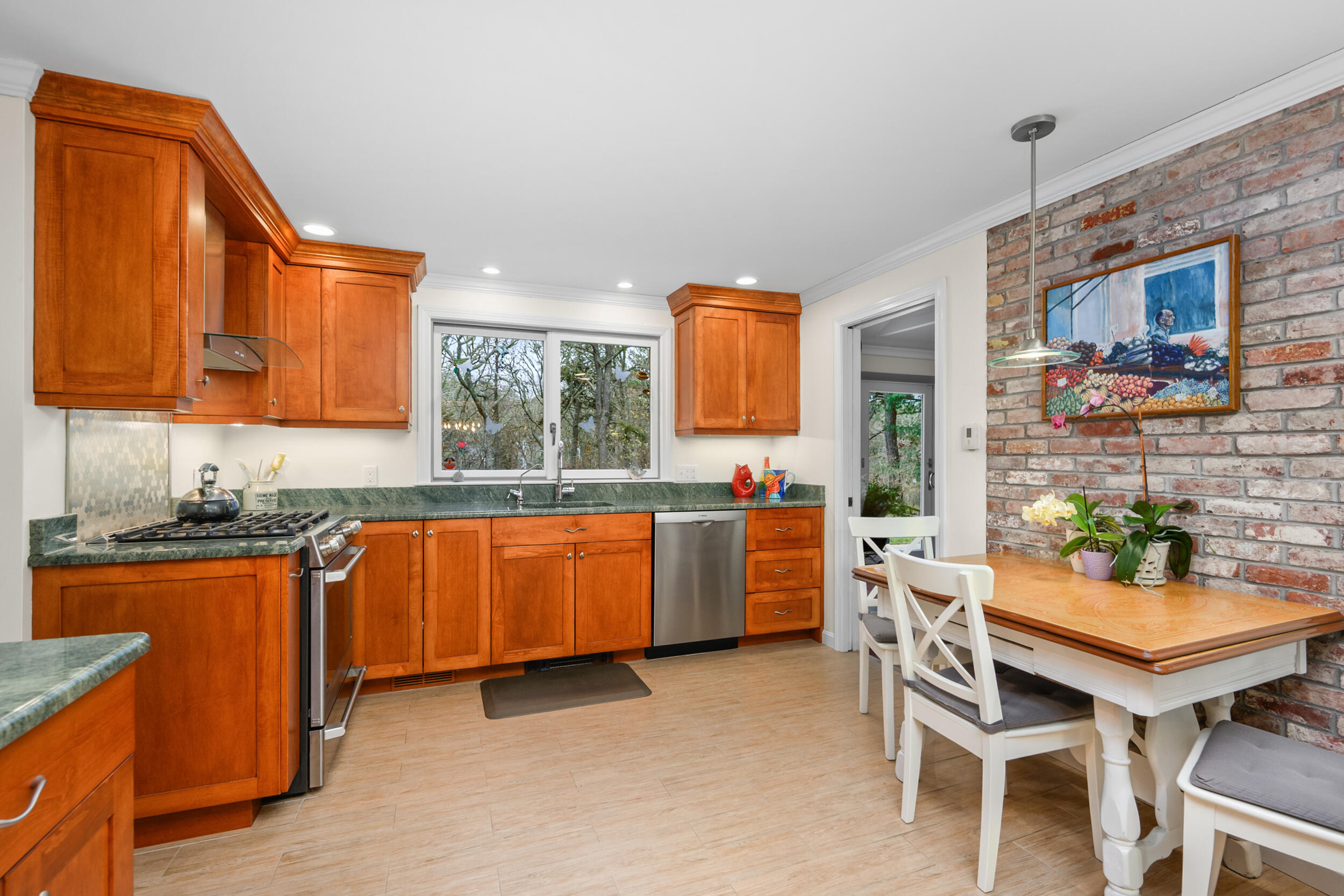 28 Lakeview Avenue