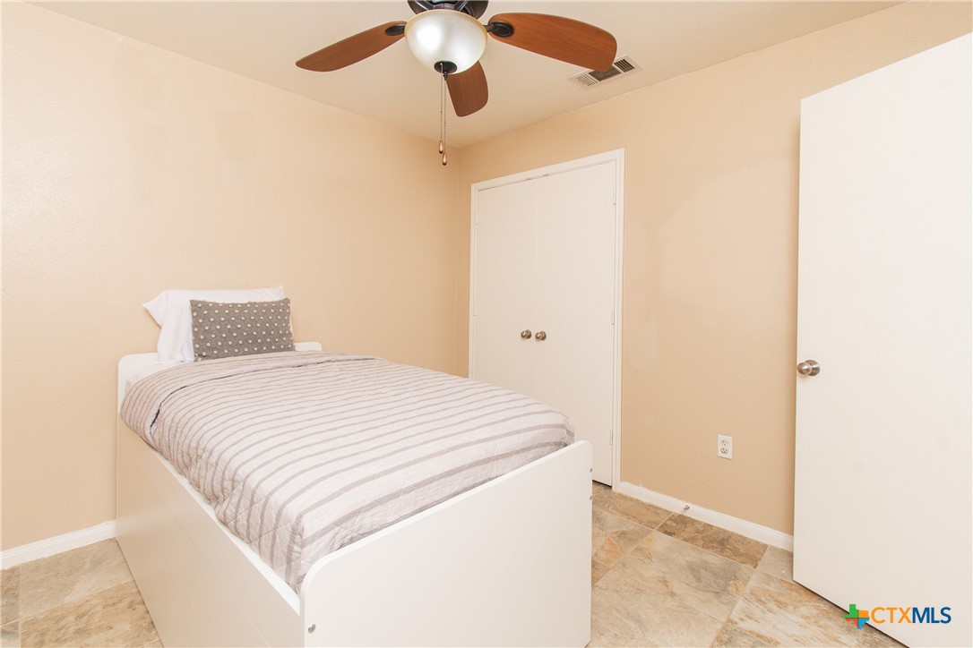 1727 Oak Chase Trail