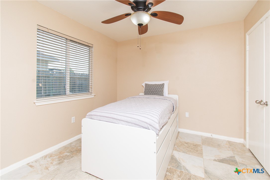 1727 Oak Chase Trail