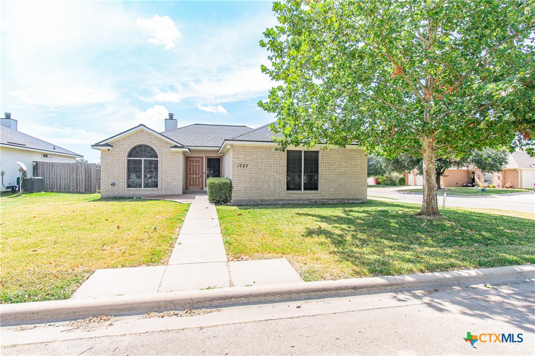 1727 Oak Chase Trail