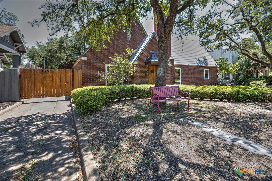 1207 N 3rd Street