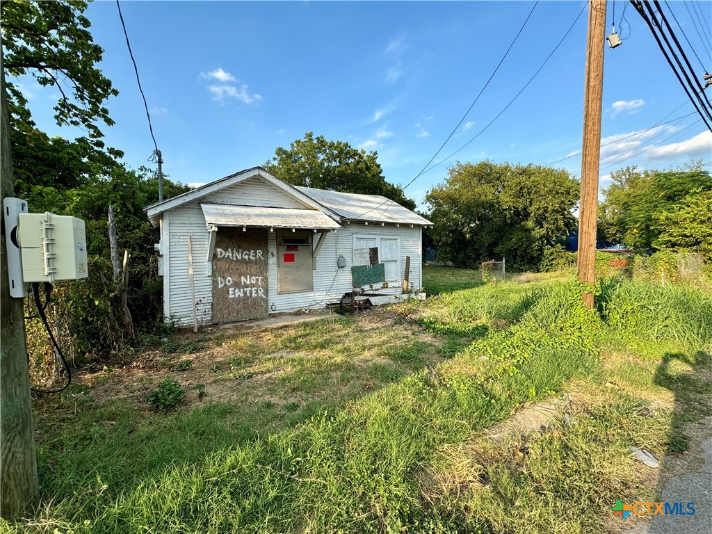 608 E Houston Avenue