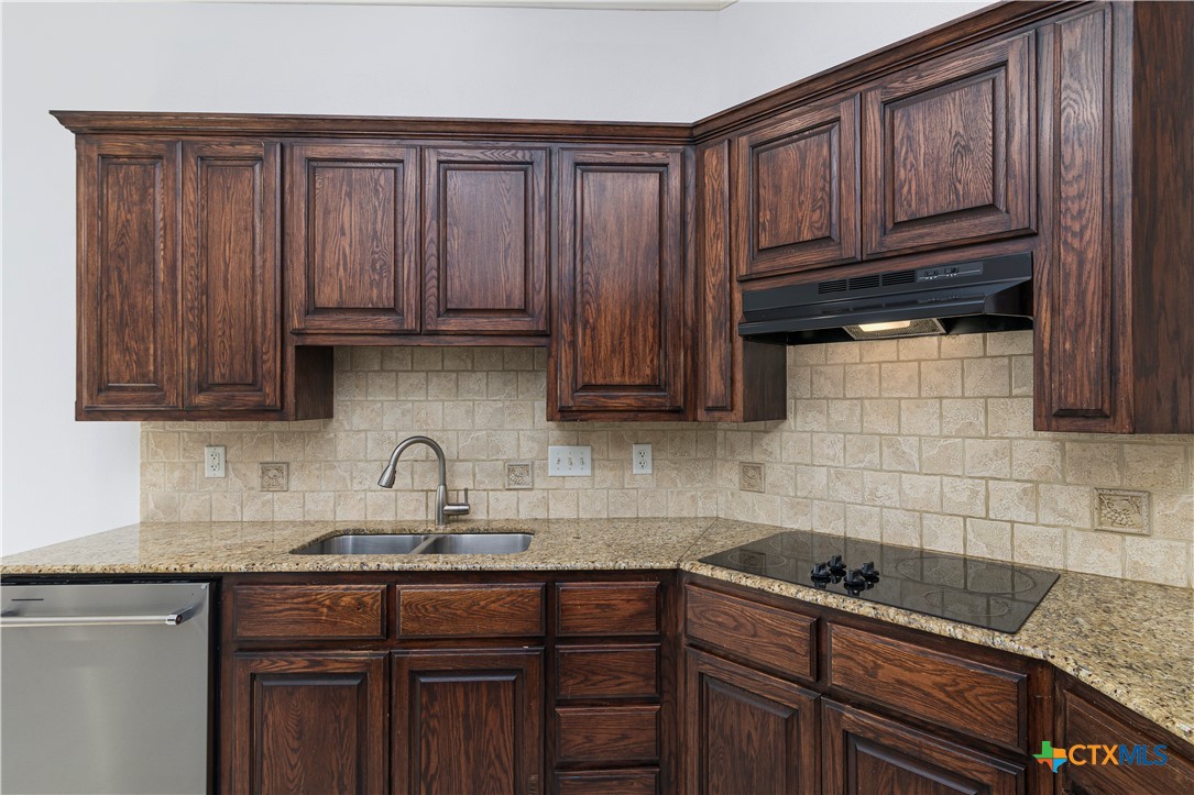 212 Choke Canyon Cove