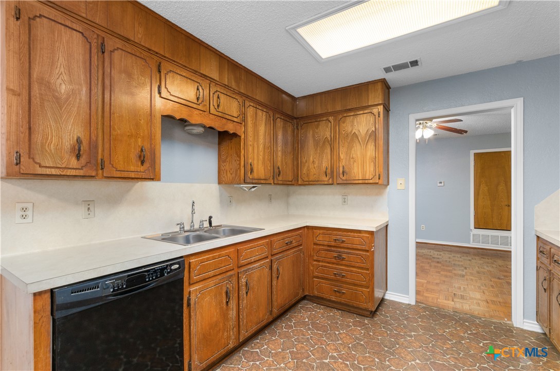 1606 Cedar Oaks Lane