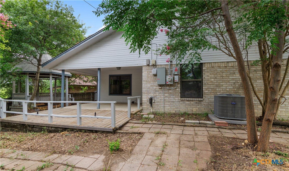 1606 Cedar Oaks Lane