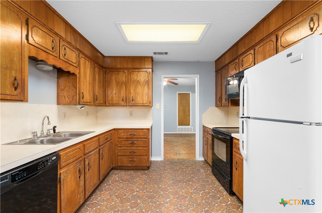 1606 Cedar Oaks Lane