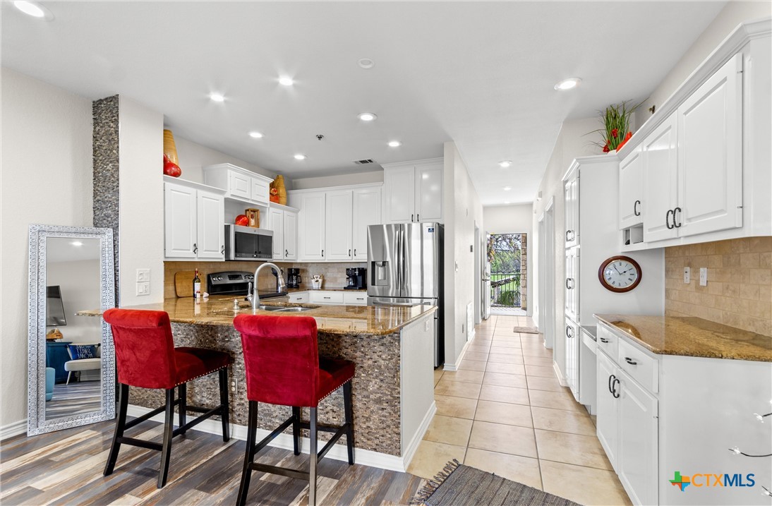 "THE OASIS" Luxury Condo! 130 Sobrante Rd #209