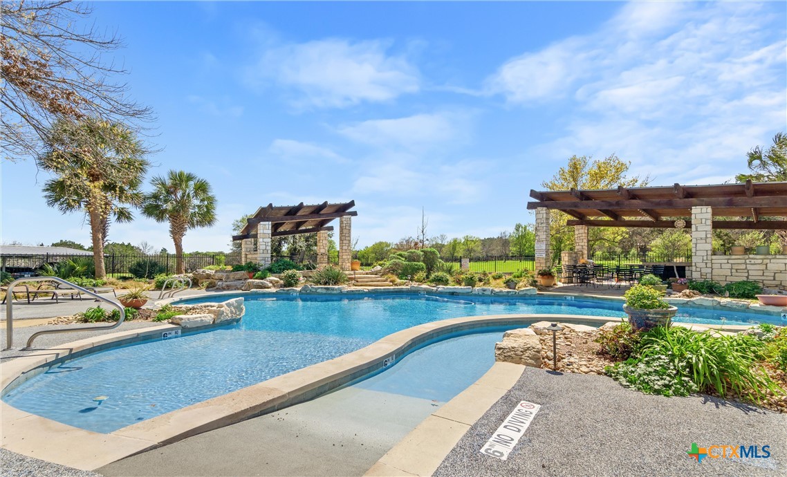 "THE OASIS" Luxury Condo! 130 Sobrante Rd #209
