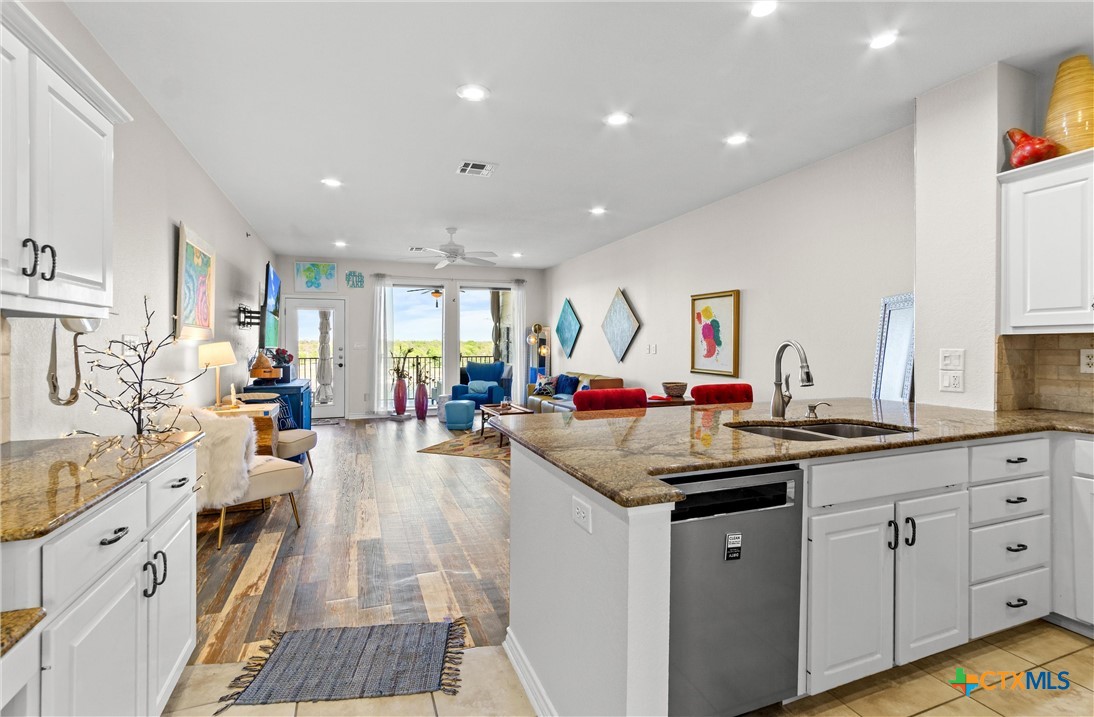 "THE OASIS" Luxury Condo! 130 Sobrante Rd #209