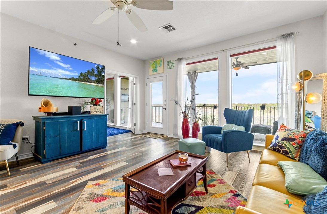 "THE OASIS" Luxury Condo! 130 Sobrante Rd #209