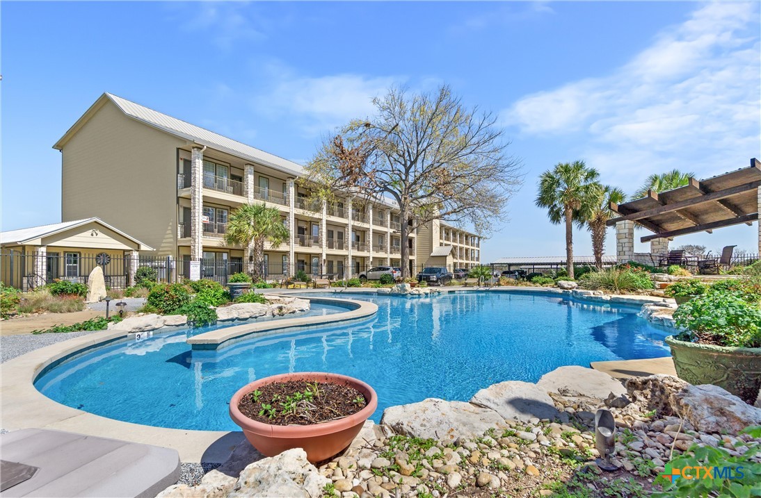 "THE OASIS" Luxury Condo! 130 Sobrante Rd #209