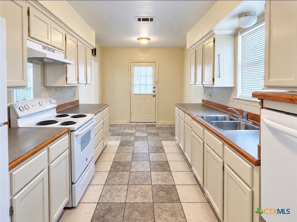 2204 Lazy Ridge