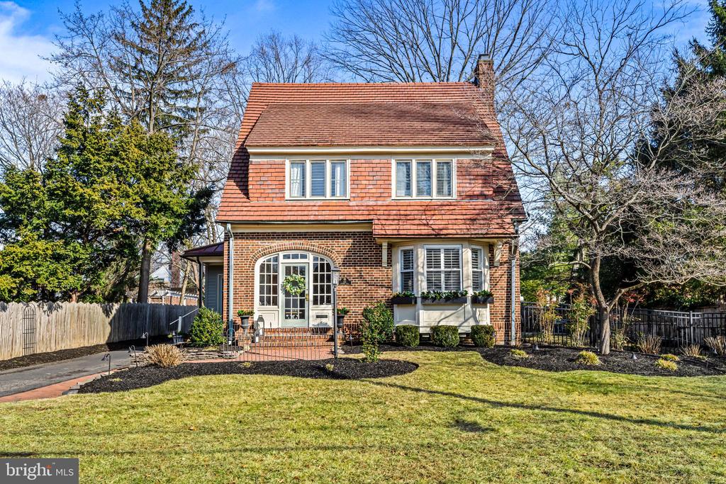 111 N COLONIAL RIDGE