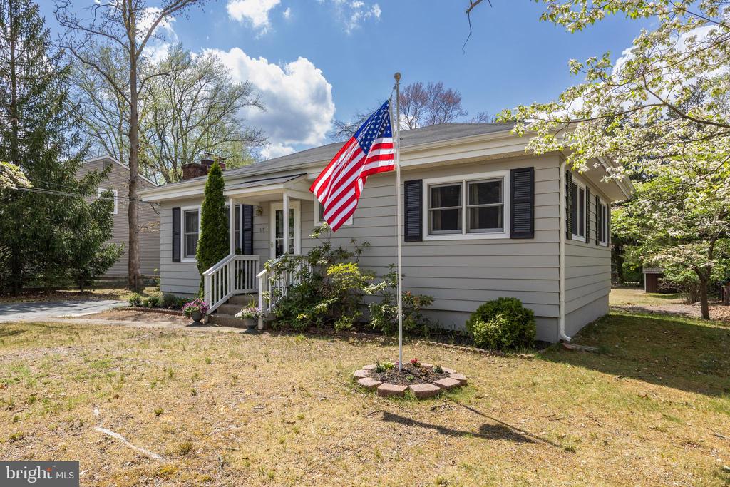 107 WOODLAND AVENUE