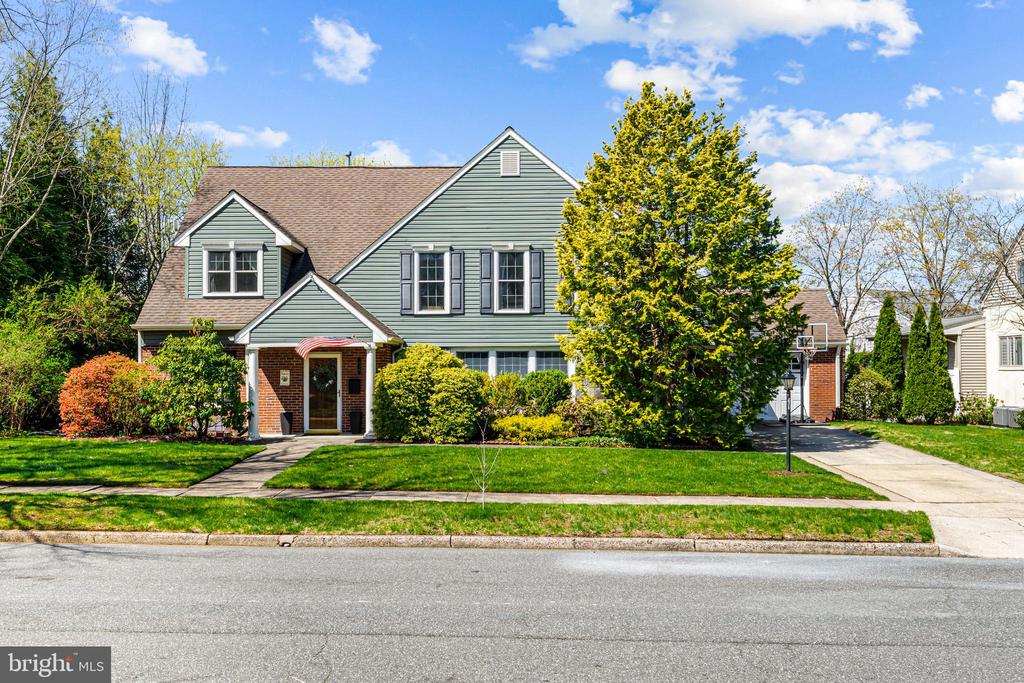 438 MANSFIELD AVENUE