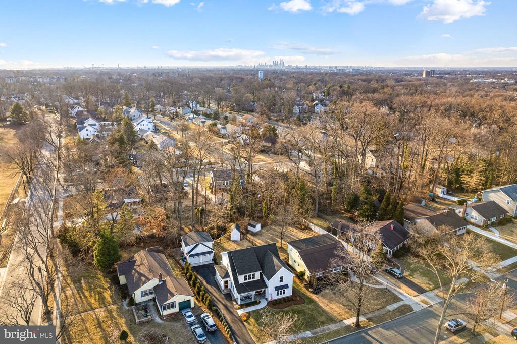 810 CEDAR AVENUE