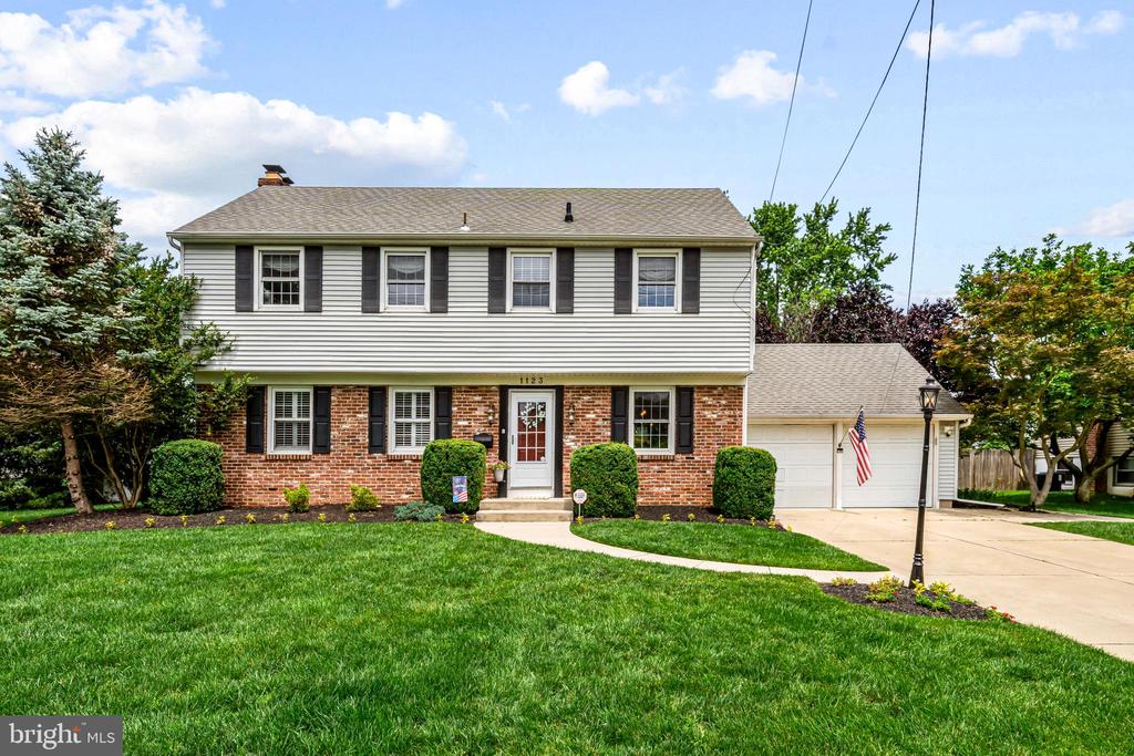 1123 GREENBRIAR ROAD