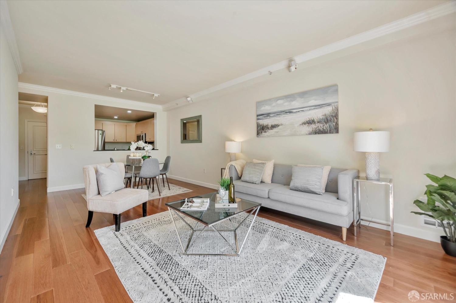 140 South Van Ness Avenue # 322