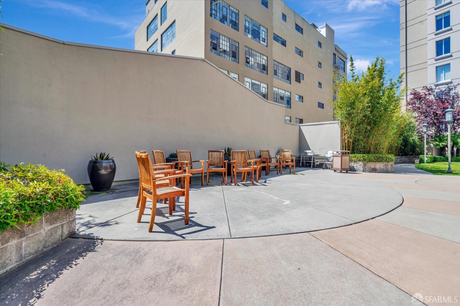 140 South Van Ness Avenue # 322