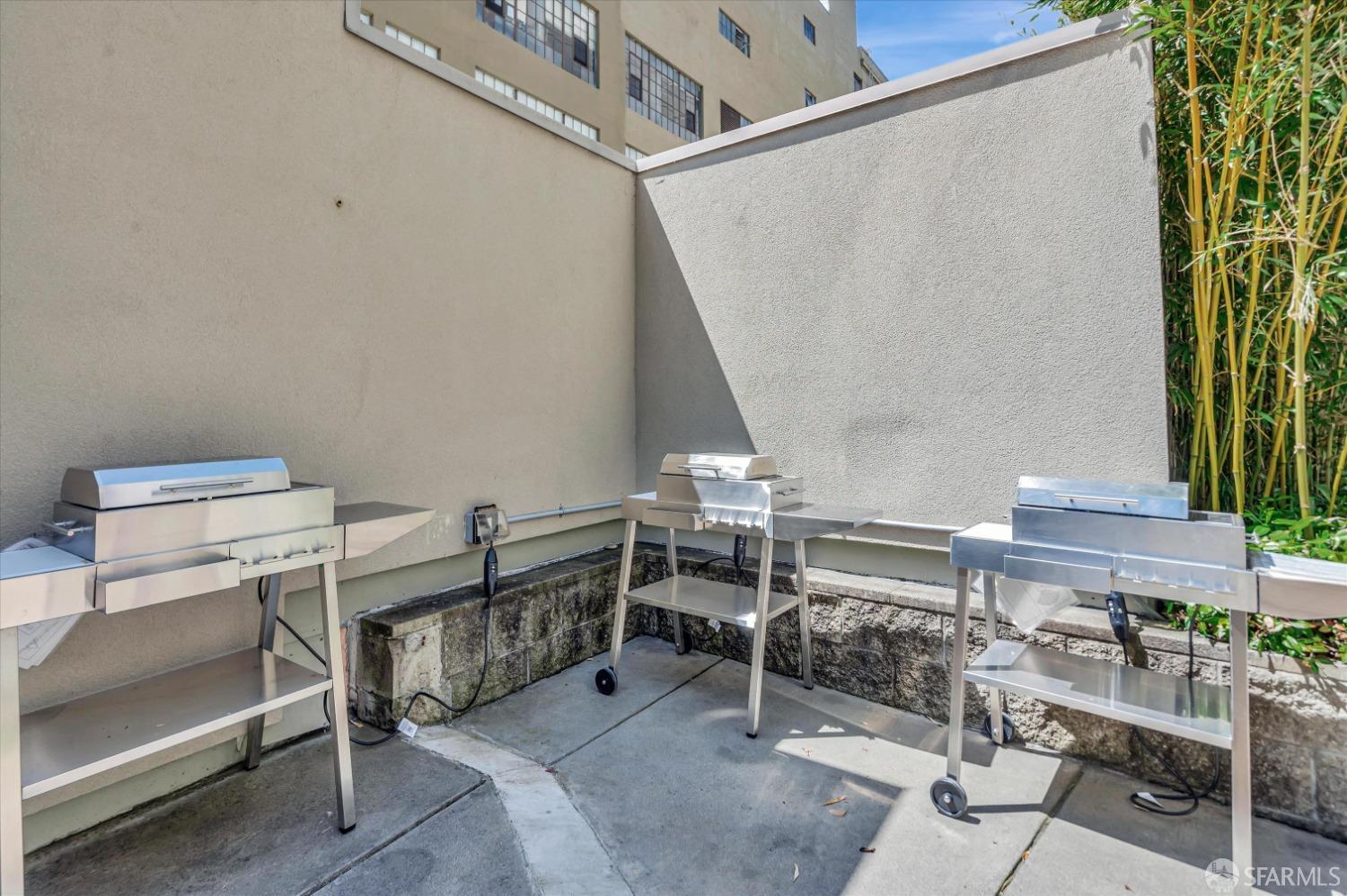 140 South Van Ness Avenue # 322