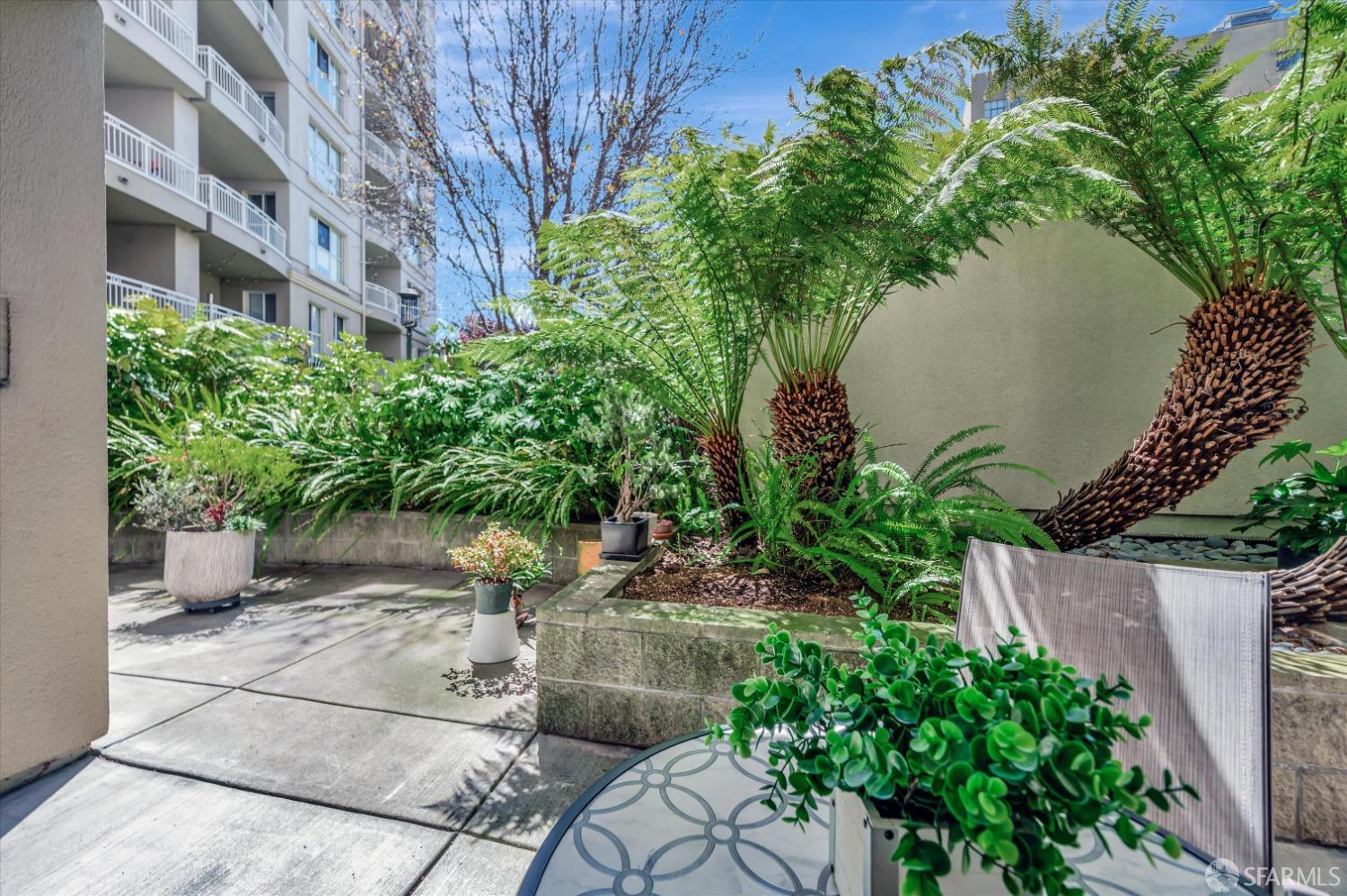 140 South Van Ness Avenue # 322