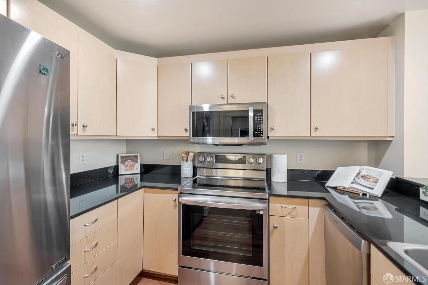 140 South Van Ness Avenue # 322