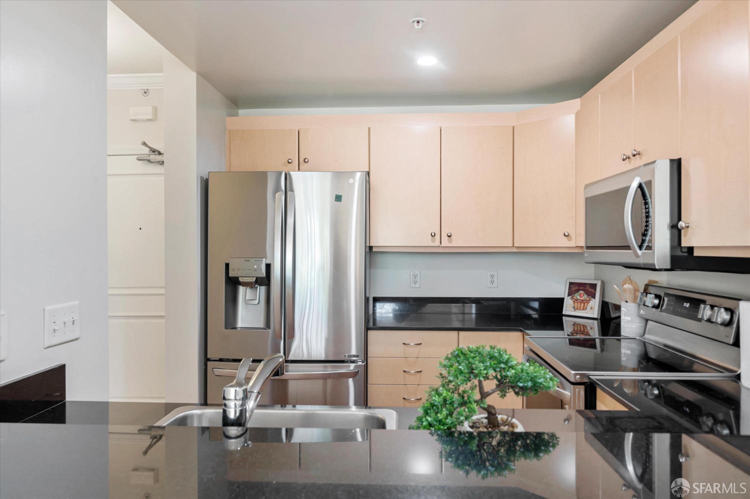140 South Van Ness Avenue # 322