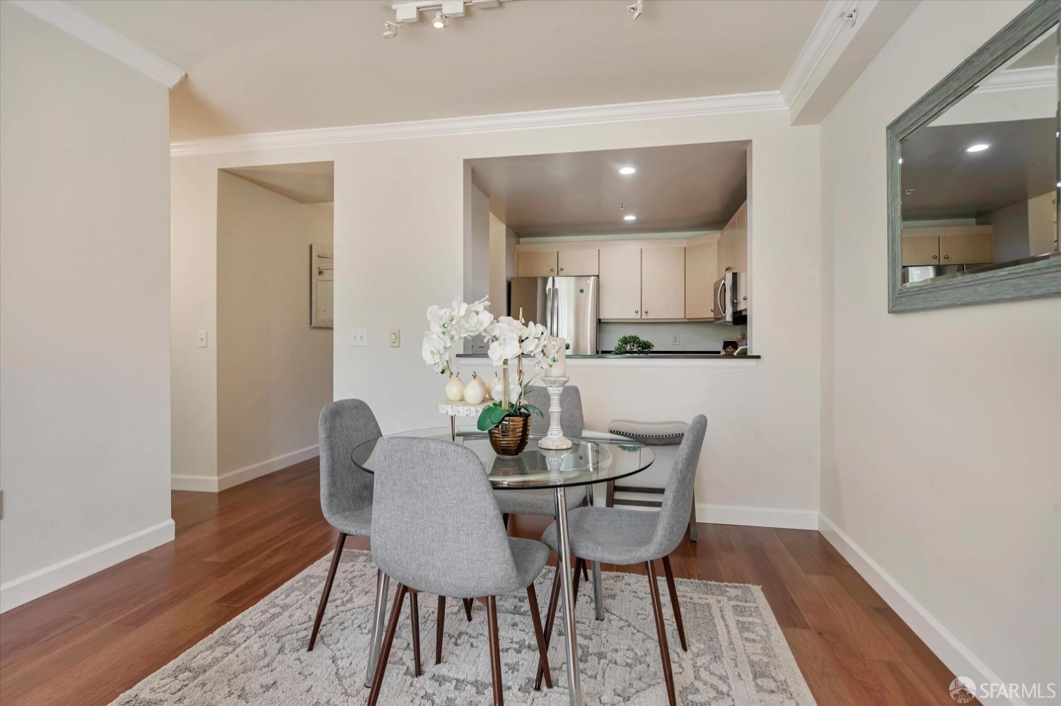 140 South Van Ness Avenue # 322