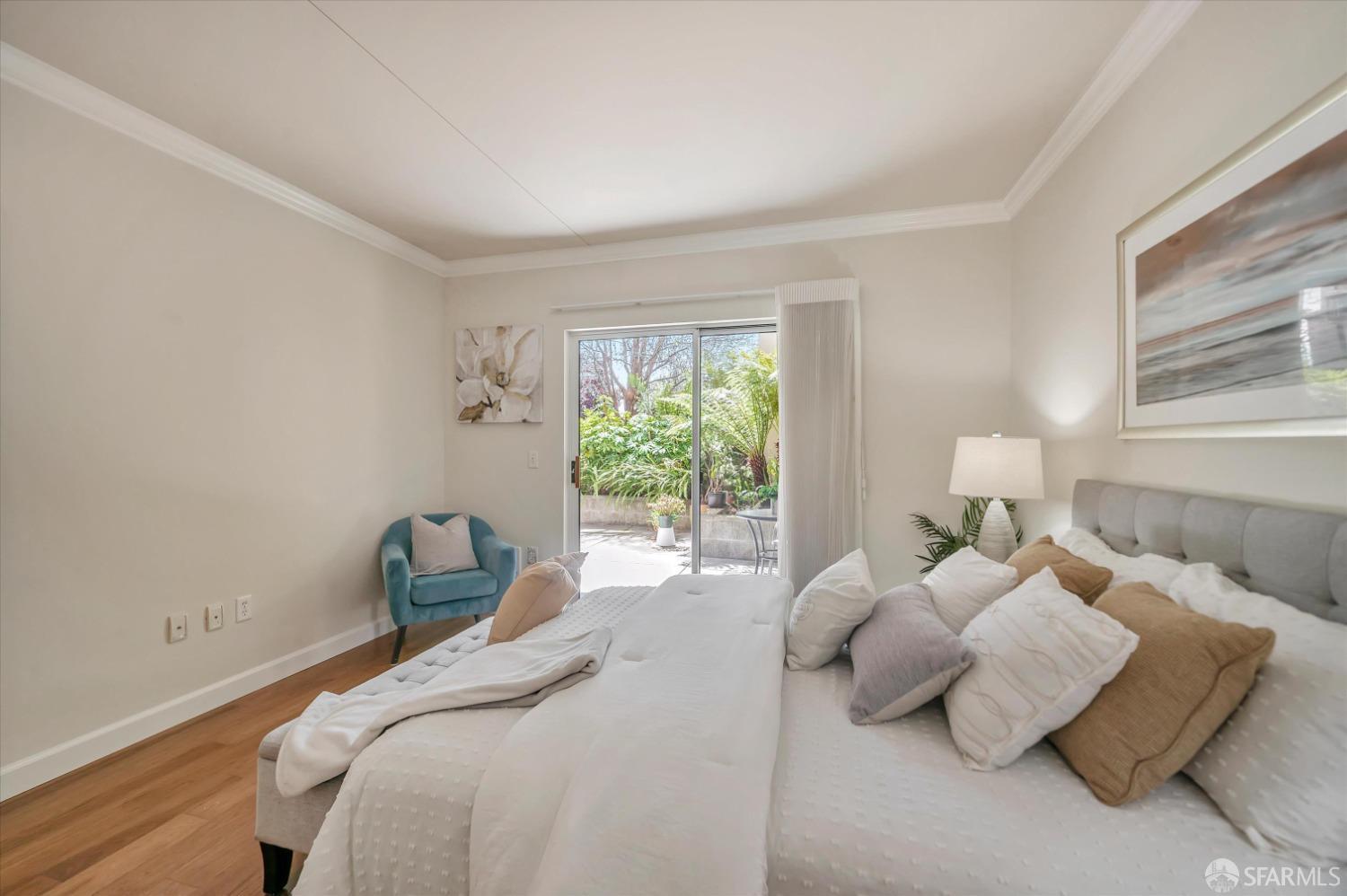 140 South Van Ness Avenue # 322