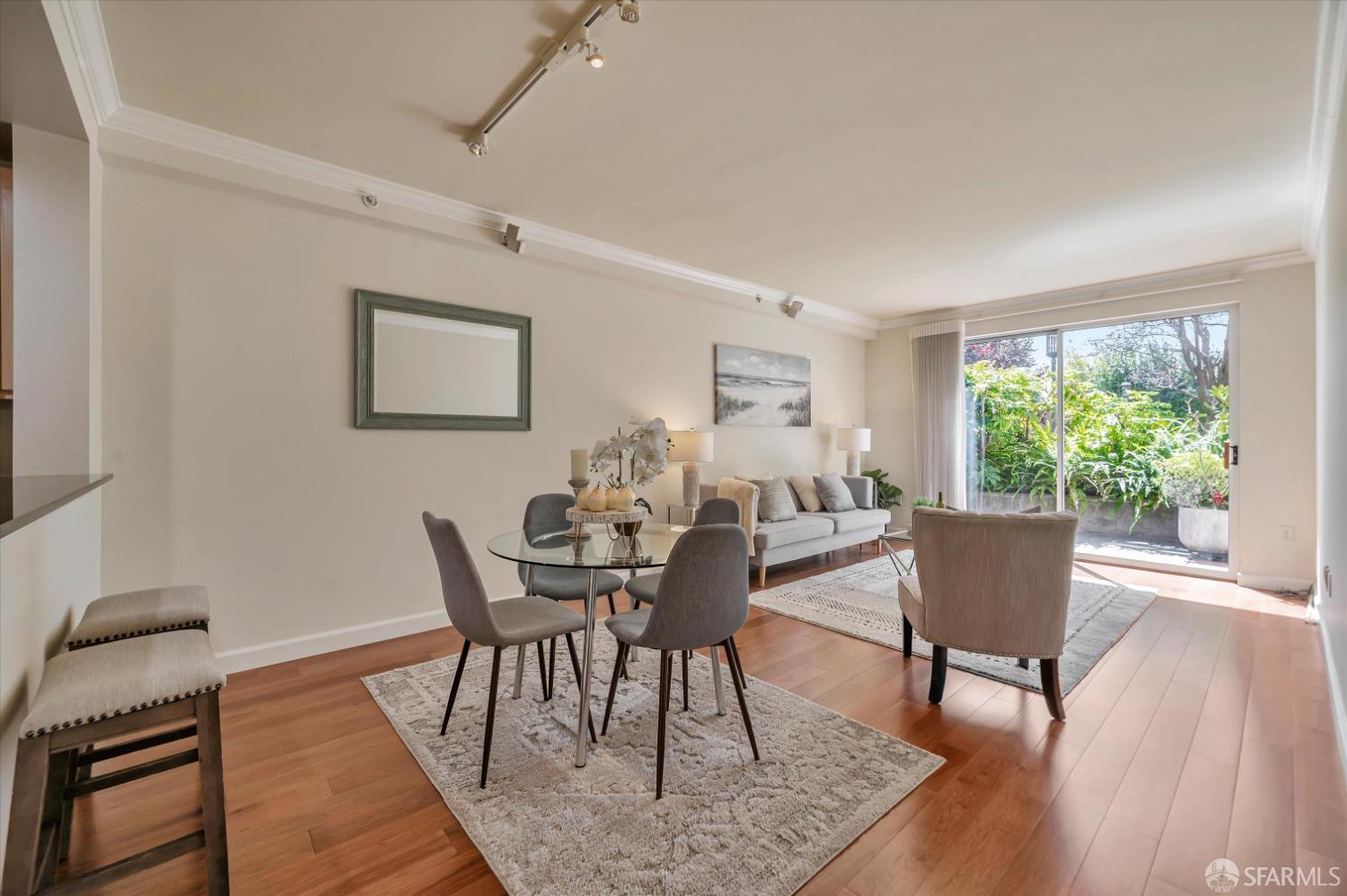 140 South Van Ness Avenue # 322