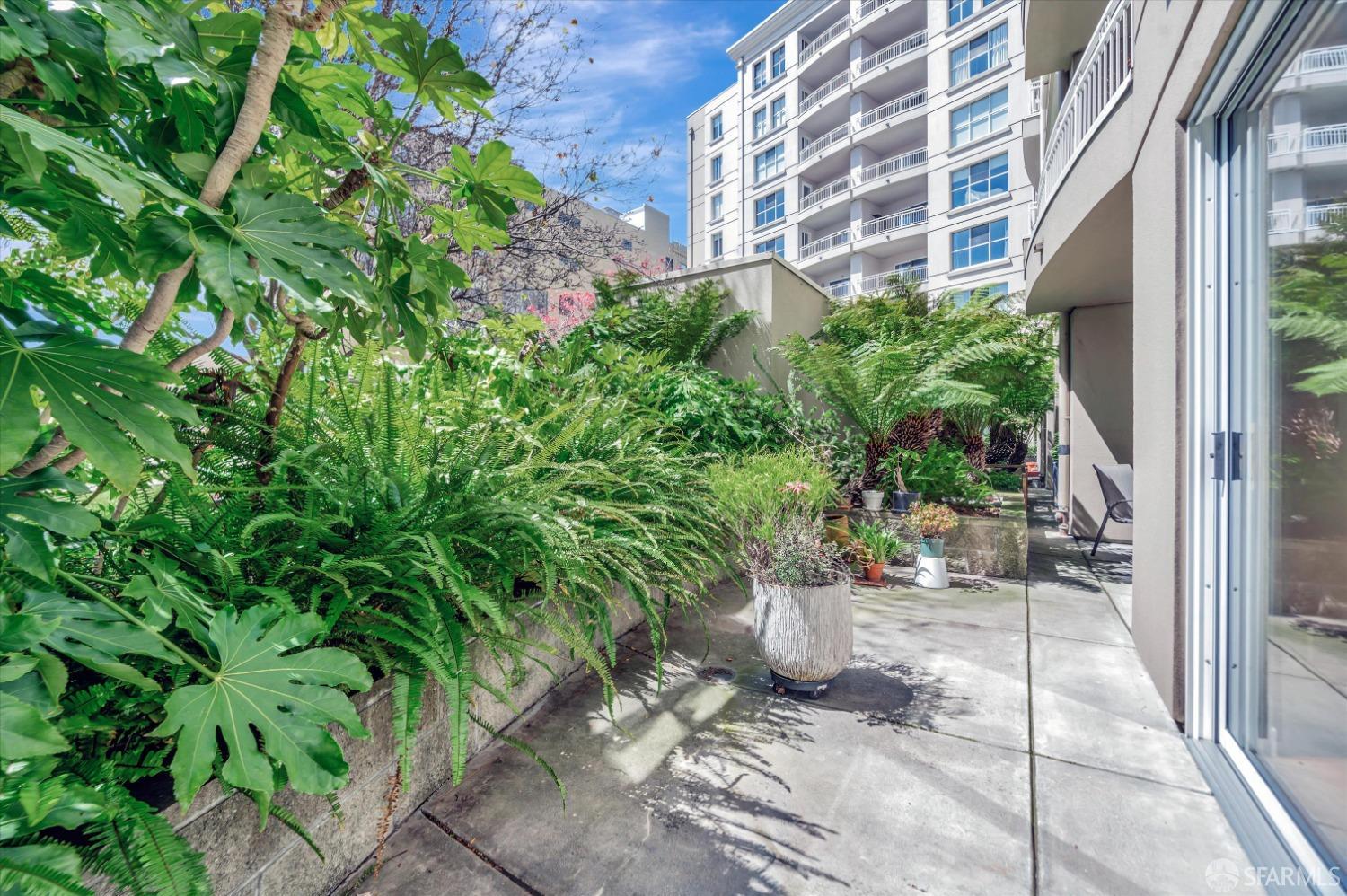 140 South Van Ness Avenue # 322