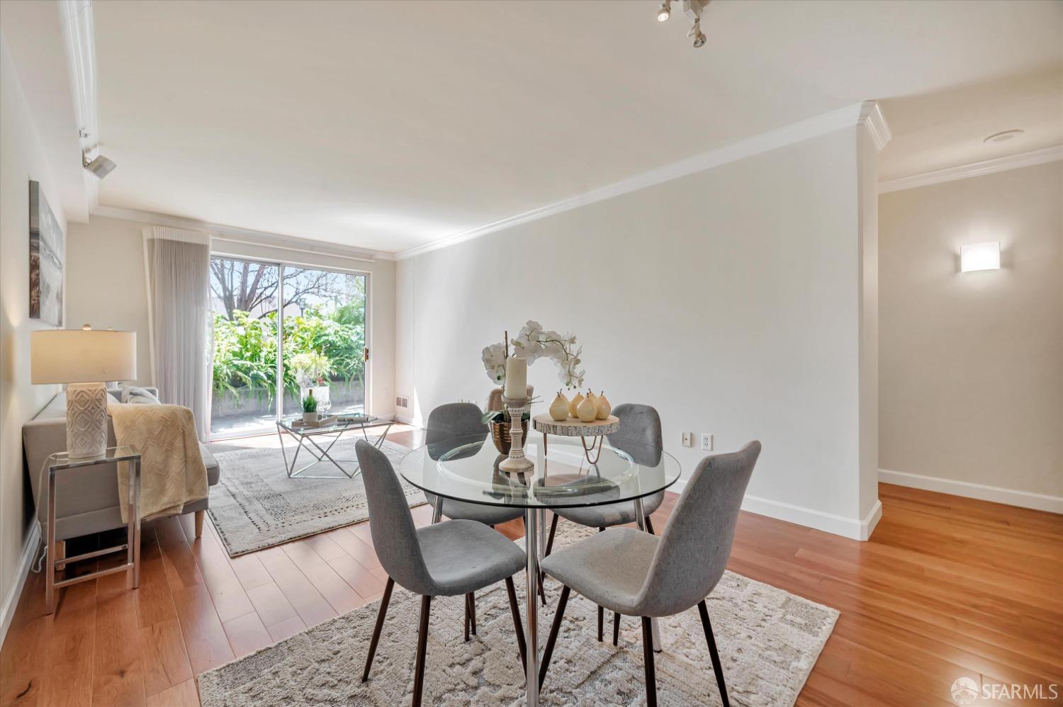 140 South Van Ness Avenue # 322