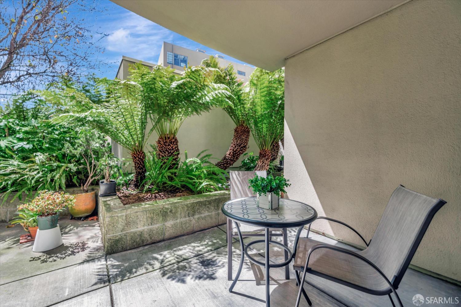 140 South Van Ness Avenue # 322