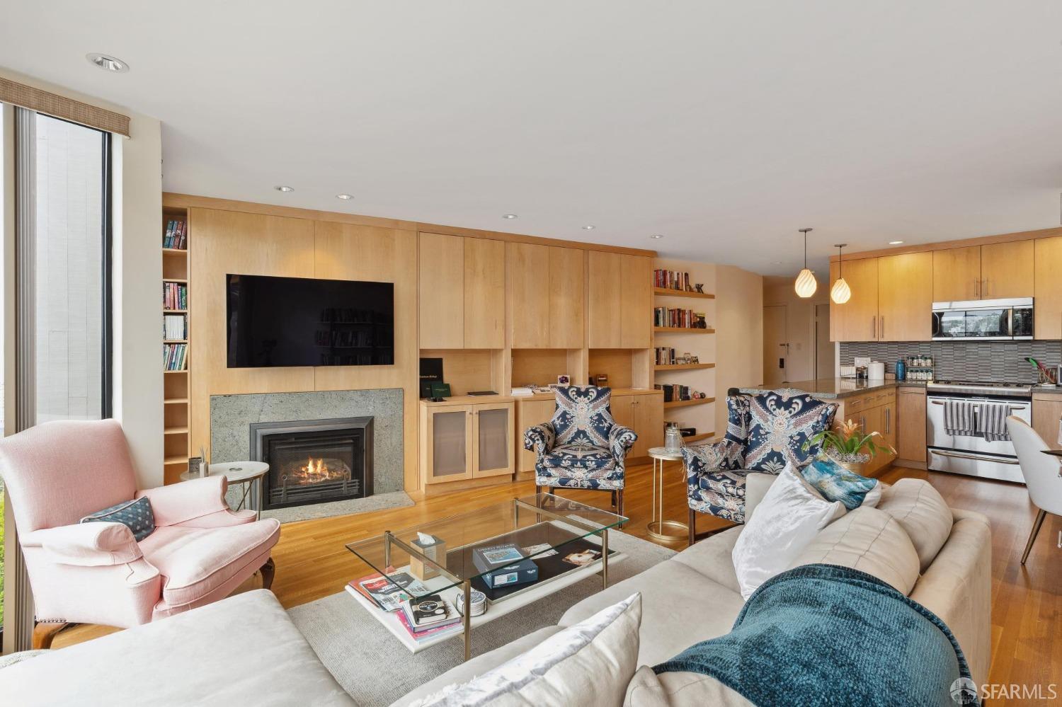2295 Vallejo Street # 405