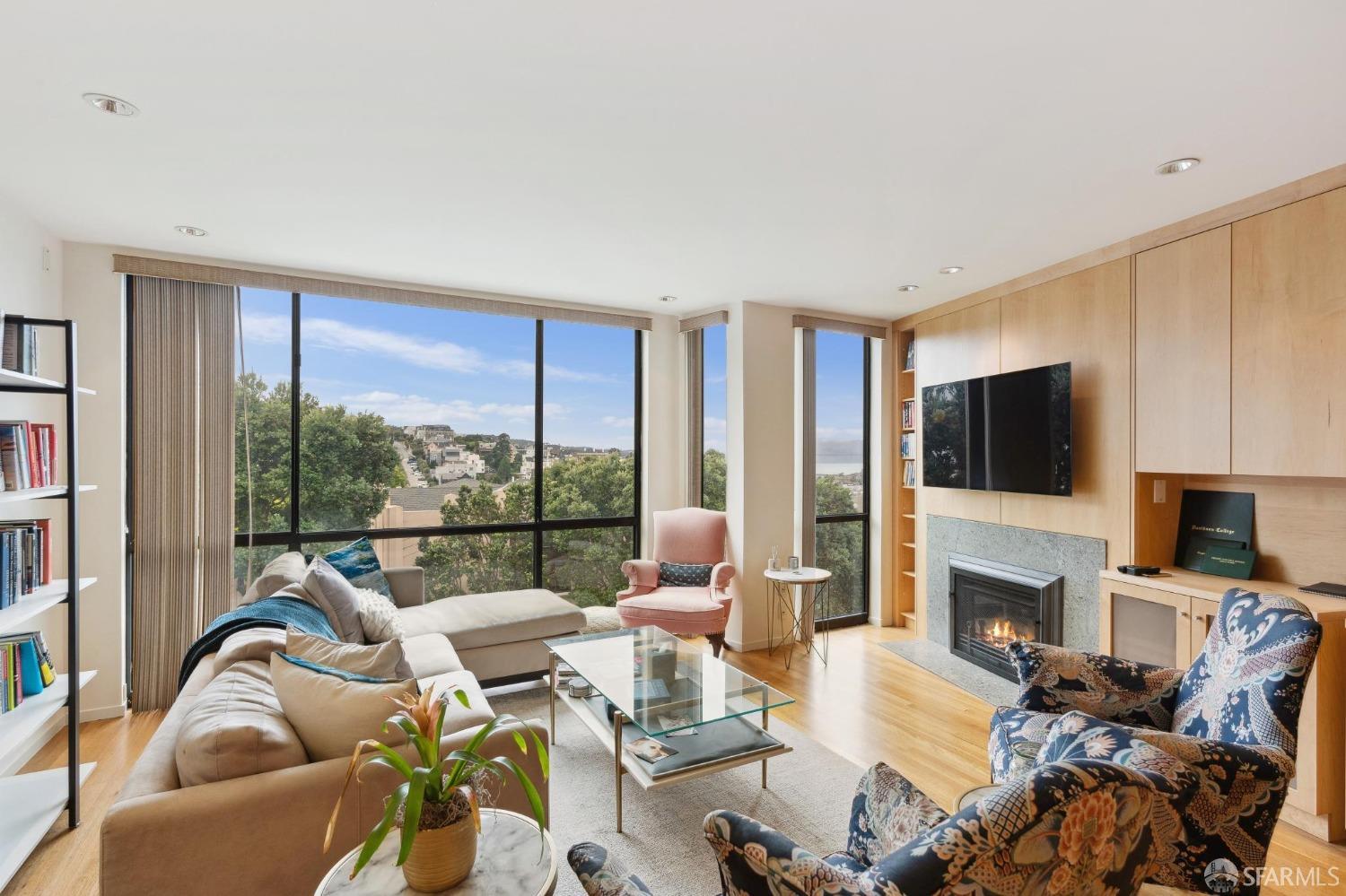 2295 Vallejo Street # 405